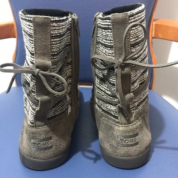 Toms women’s gray suede boot - Picture 4 of 16